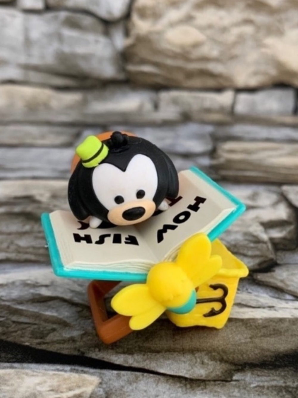 Disney Tsum Goofy Vinyl Medium Figure Fish Tackle Box Prop Mystery Blind Bag New